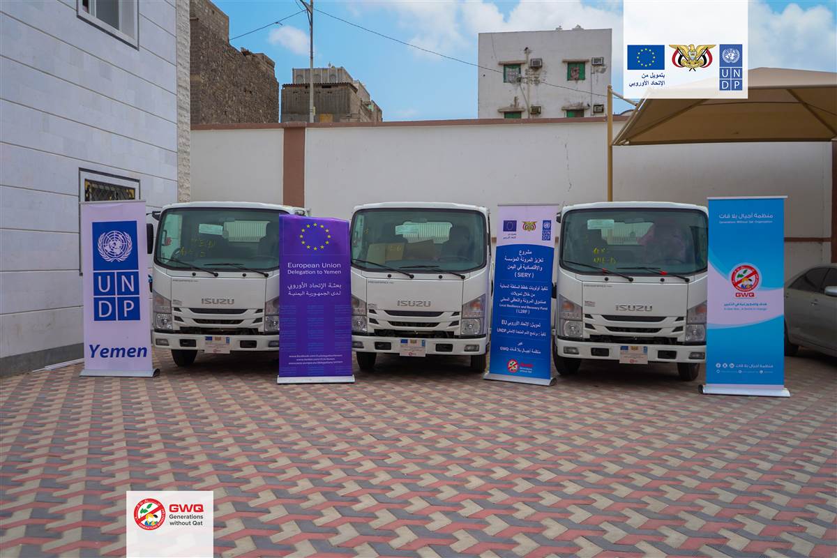 #Local_Authority in Aden hands over three dump trucks to Sheikh Othman District to enhance cleaning efforts