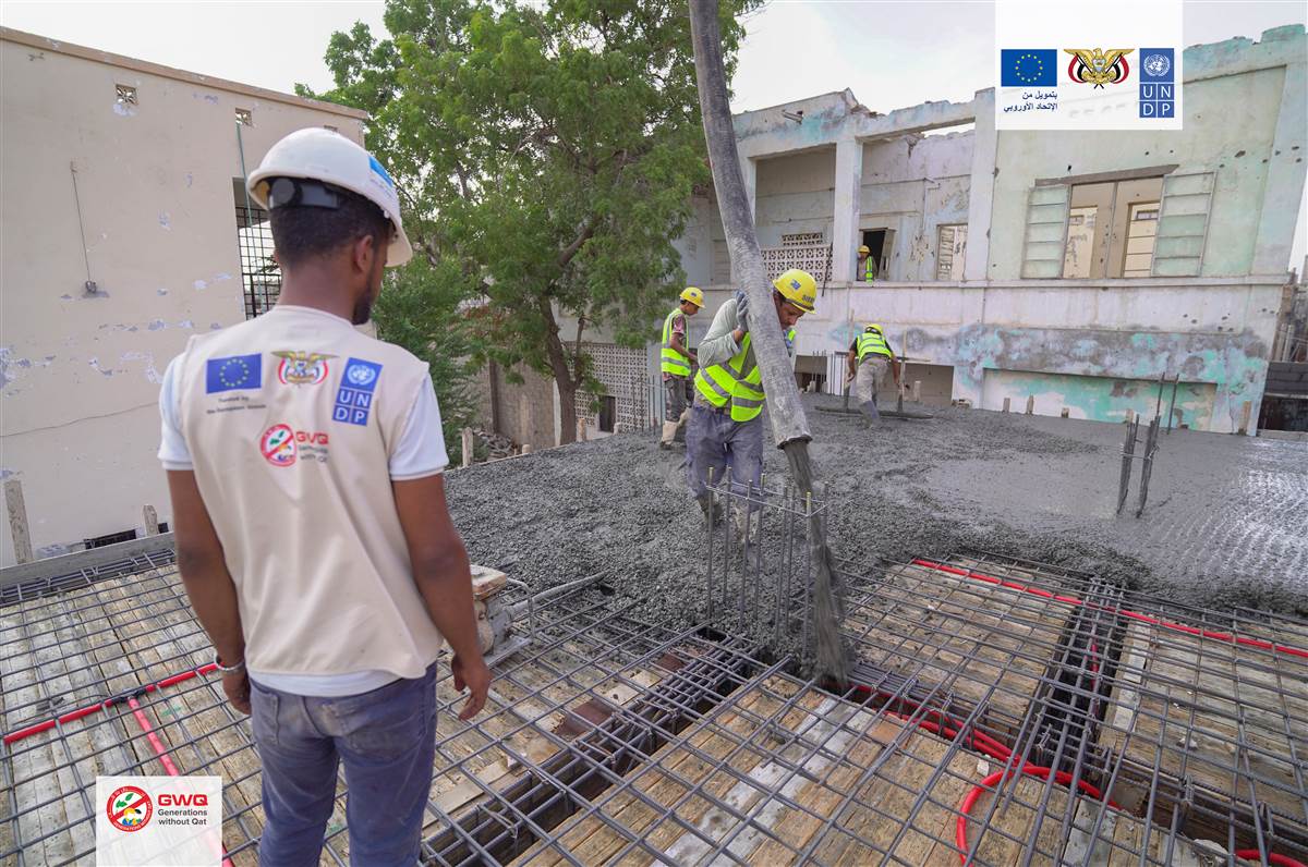 The local authority in Lahj continues construction work on the building of the Literacy and Adult Education Authority in Al-Hawtah 🏫📚